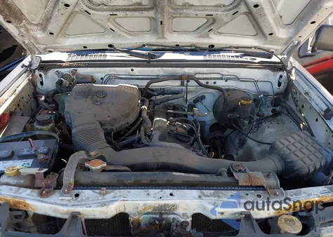 2000 Nissan Frontier Xe из США, поврежденный, VIN 1N6DD21S4YC388021